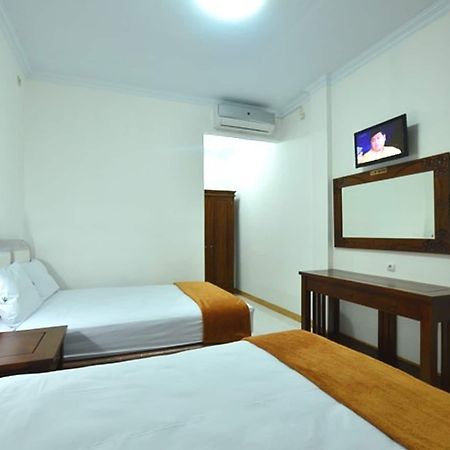 Hotel Bukit Uhud Yogyakarta Exteriör bild