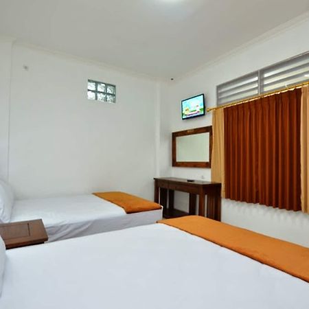 Hotel Bukit Uhud Yogyakarta Exteriör bild