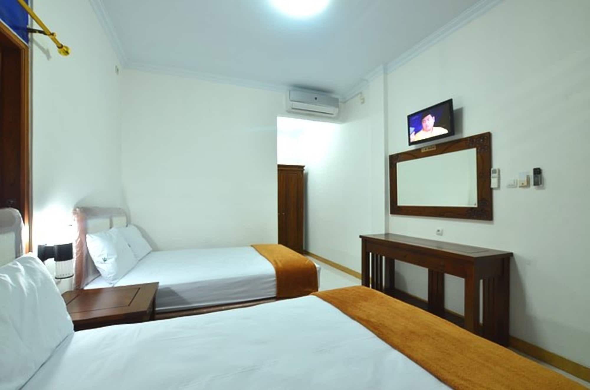 Hotel Bukit Uhud Yogyakarta Exteriör bild
