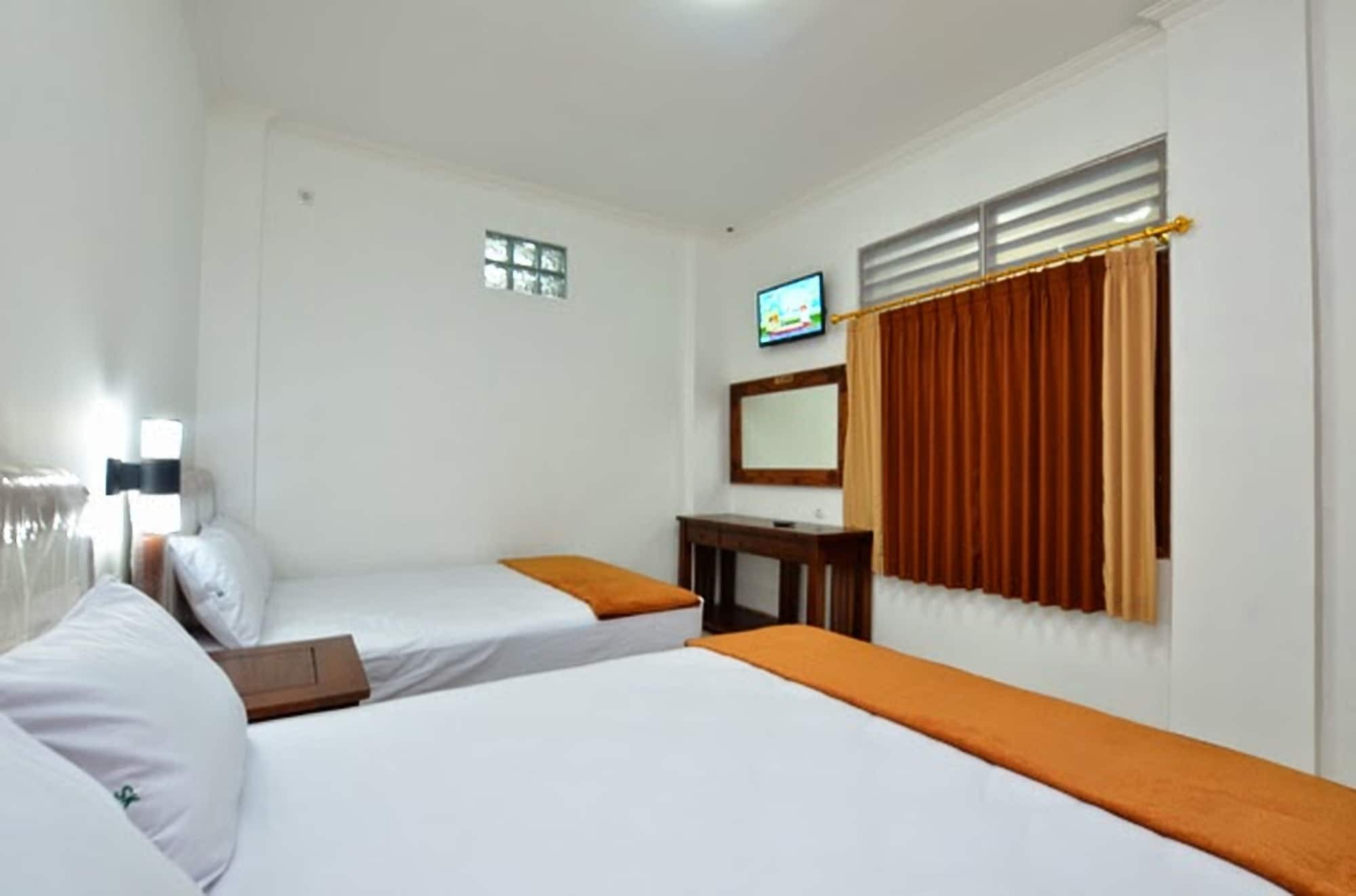 Hotel Bukit Uhud Yogyakarta Exteriör bild
