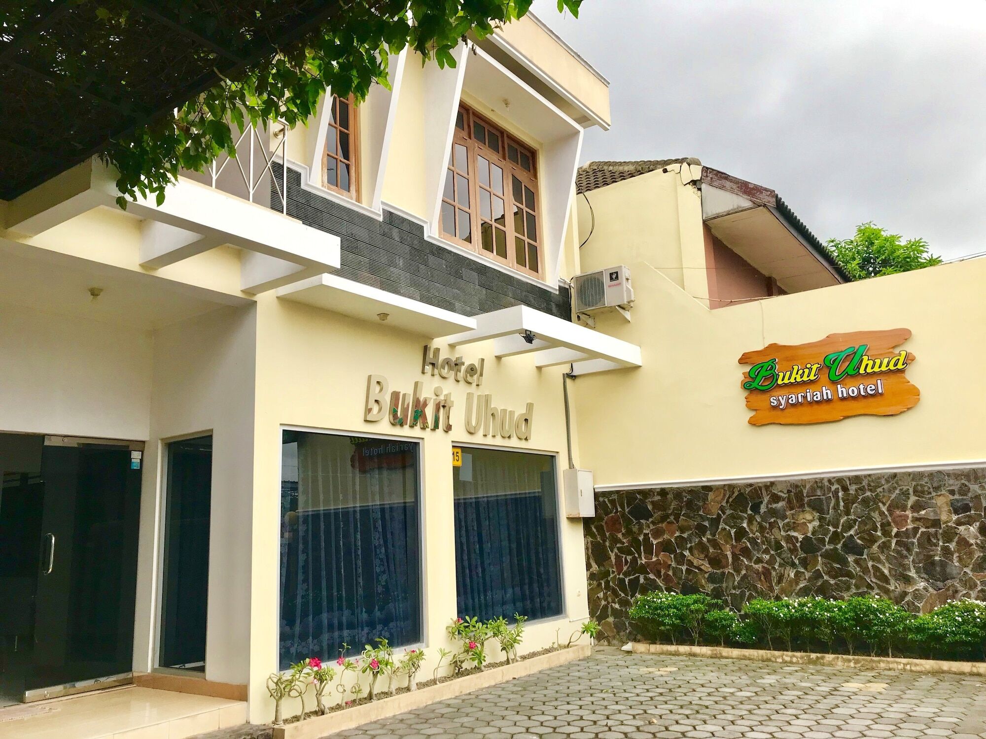 Hotel Bukit Uhud Yogyakarta Exteriör bild